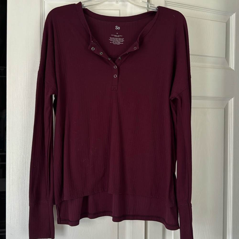 Women’s long sleeved top